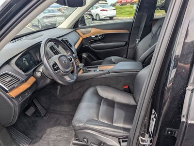 2021 Volvo XC90 T6 Momentum