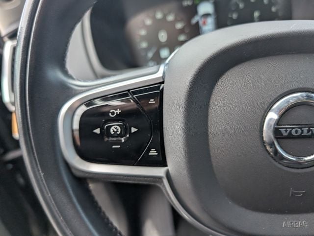 2021 Volvo XC90 T6 Momentum
