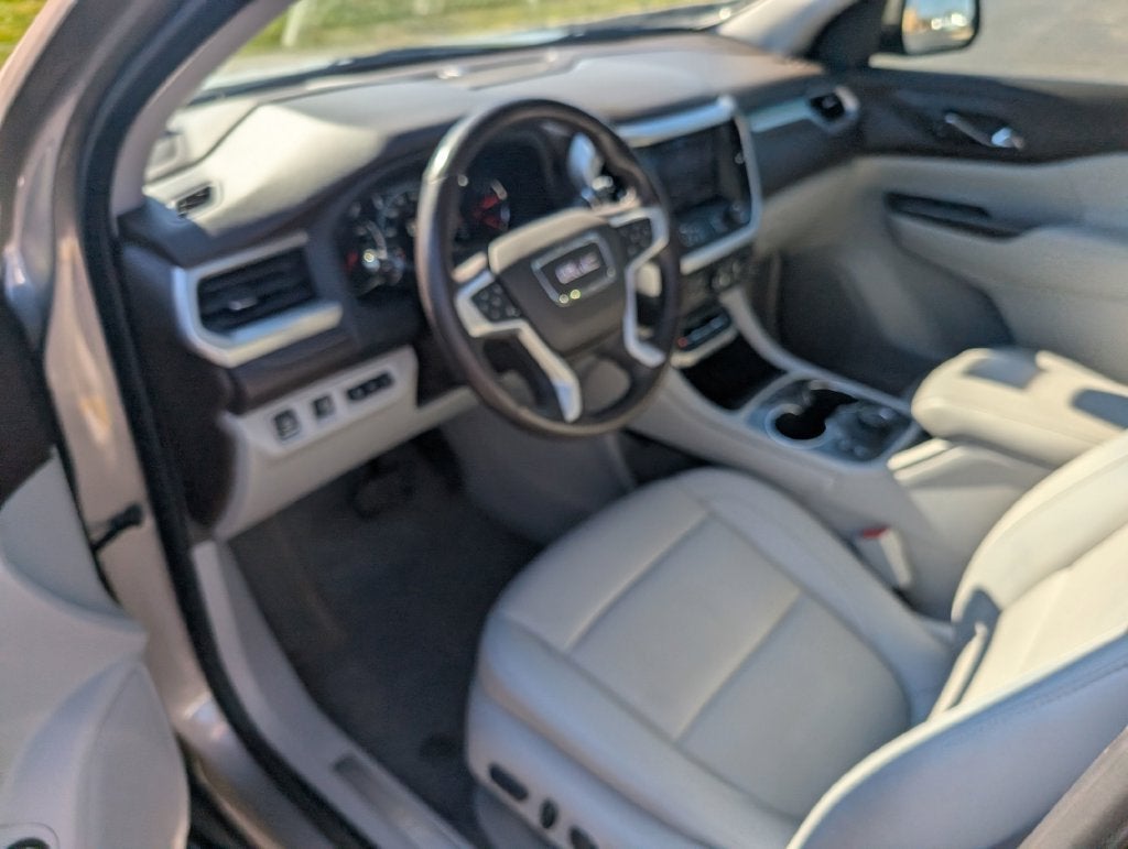 2022 GMC Acadia SLT