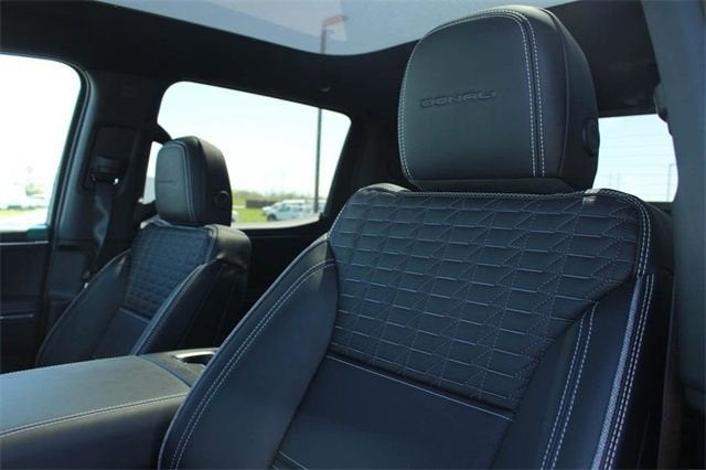 2025 GMC Sierra EV Denali - Photo 18