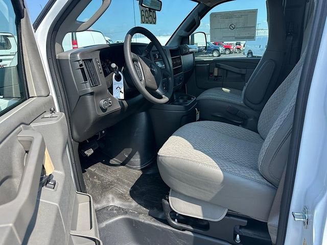 2025 GMC Savana Cargo Work Van - Photo 13