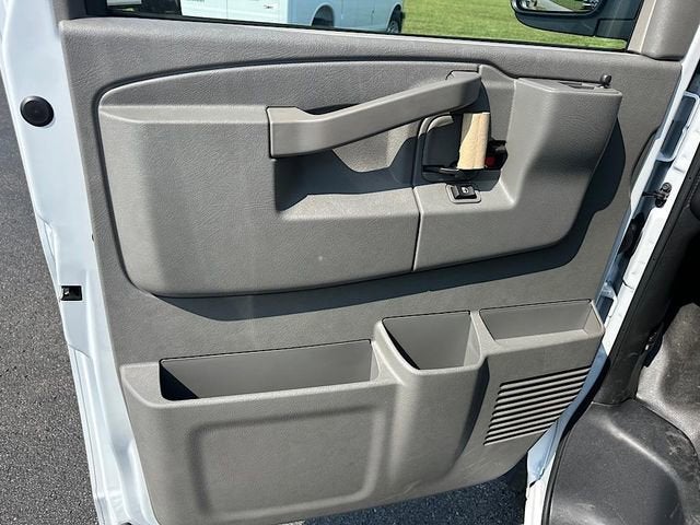 2025 GMC Savana Cargo Work Van - Photo 15