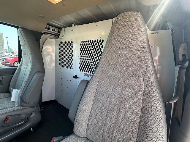 2025 GMC Savana Cargo Work Van - Photo 24