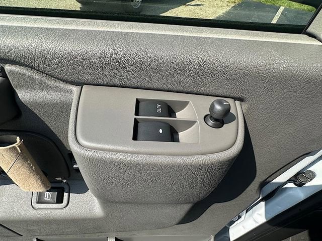 2025 GMC Savana Cargo Work Van - Photo 14