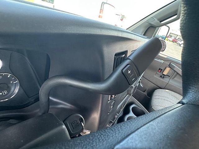 2025 GMC Savana Cargo Work Van - Photo 19