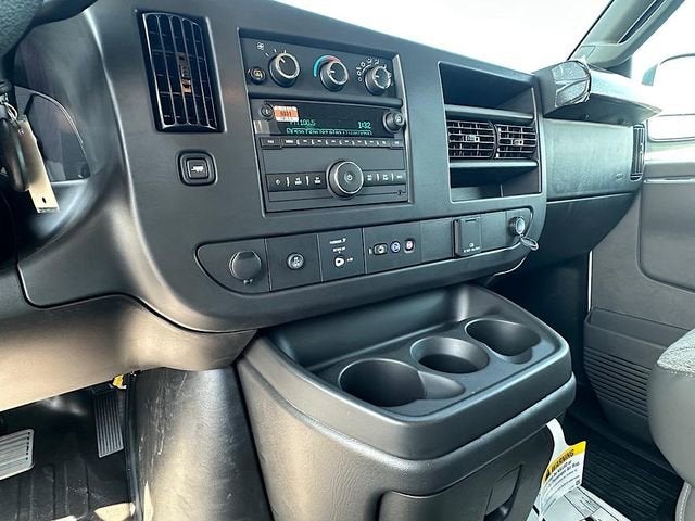 2025 GMC Savana Cargo Work Van - Photo 20
