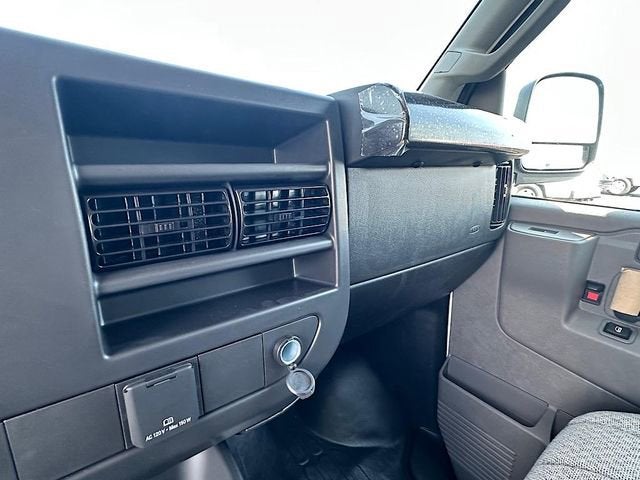 2025 GMC Savana Cargo Work Van - Photo 22