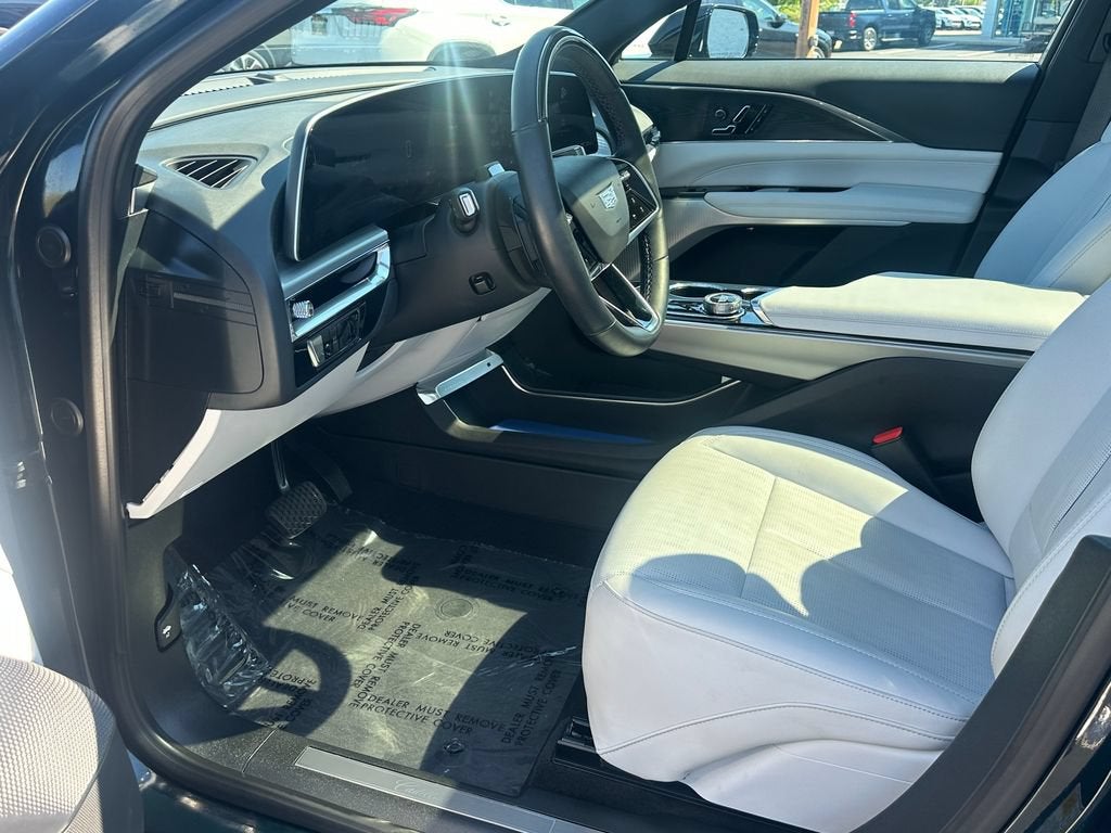 2024 Cadillac LYRIQ Luxury 2